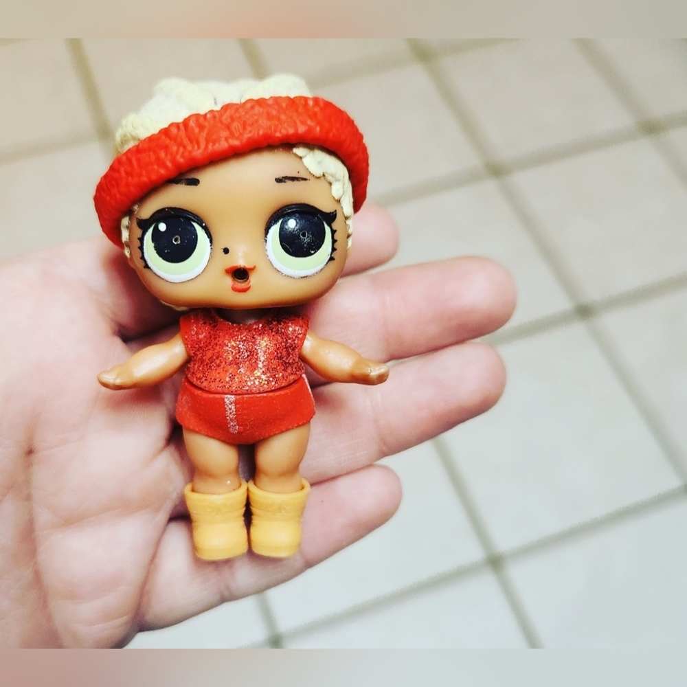 LOL Surprise Dolls Glitter Series MC Swag